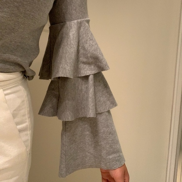 Ruffles sweaters - Picture 2 of 2